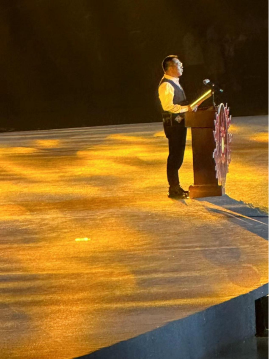 楚雄州长张文旺致辞2023年“火把节”开幕式 北京泽达律所朱现领律师摄.png