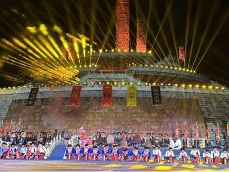 楚雄州火把节开幕式表演 朱现领律师拍摄.png